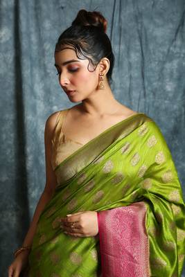 Green woven silk saree with blouse 4
