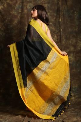 Black woven blended cotton saree with blouse 3
