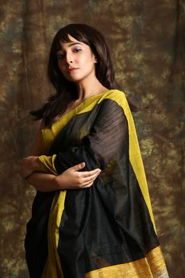 Black woven blended cotton saree with blouse 4
