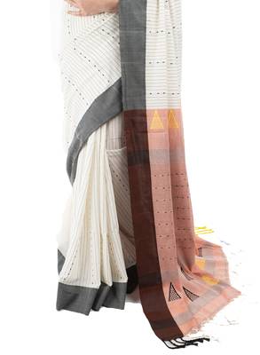 Bunkaari India Women Cotton Blend Jamdani Kaantha saree 2