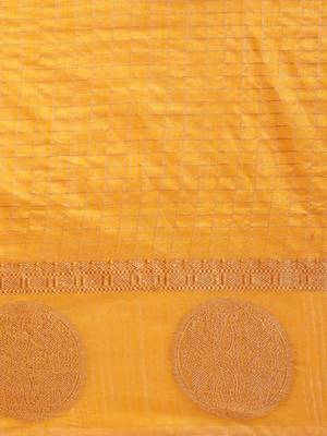 Yellow & Gold-Toned Silk Blend Checked Banarasi Saree 3