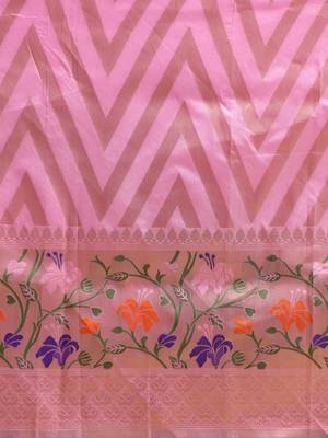 Pink & Gold-Toned Silk Cotton Woven Design Banarasi Saree 3