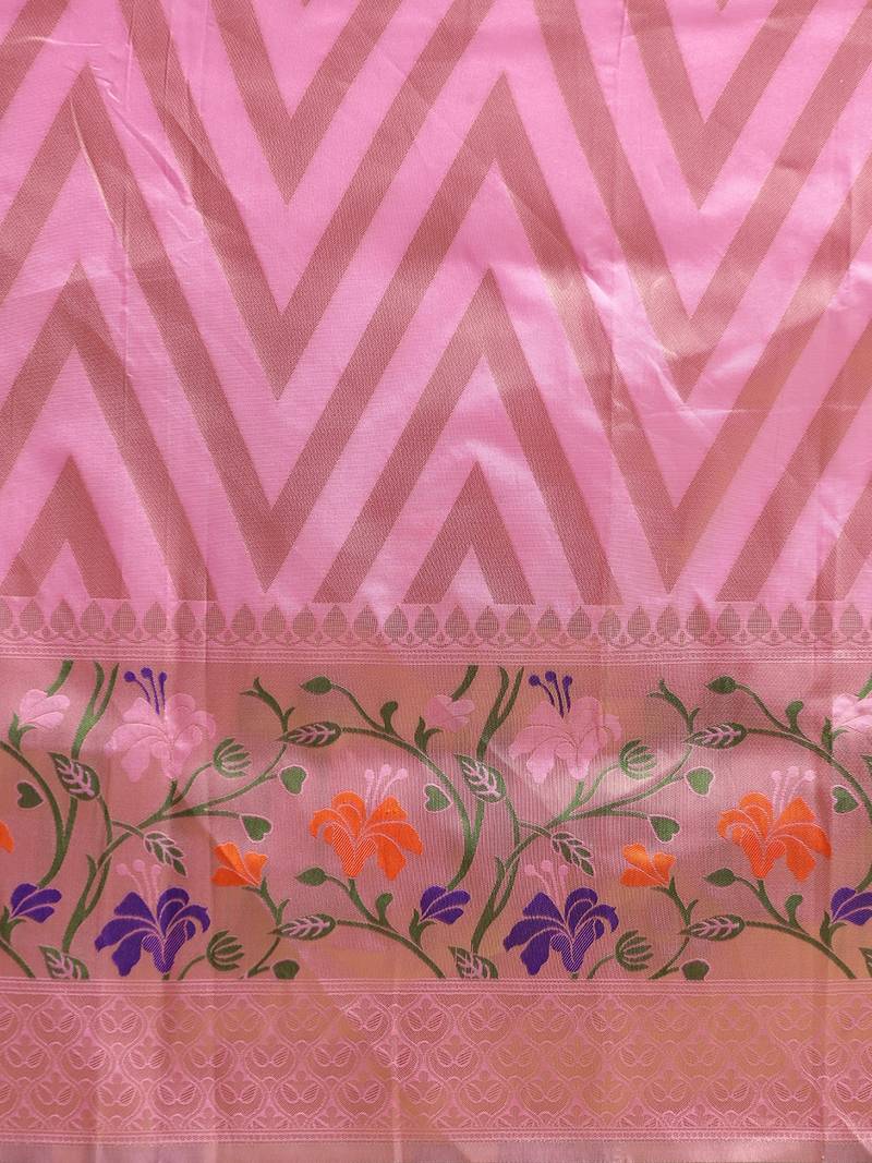 Pink & Gold-Toned Silk Cotton Woven Design Banarasi Saree