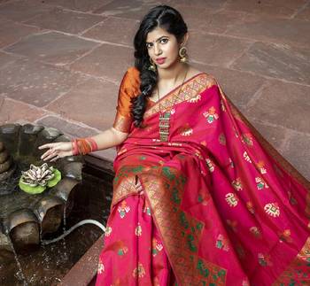glamourous Dark pink Woven Silk Patola fancy saree 4