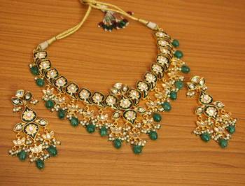 Green necklace-sets 1