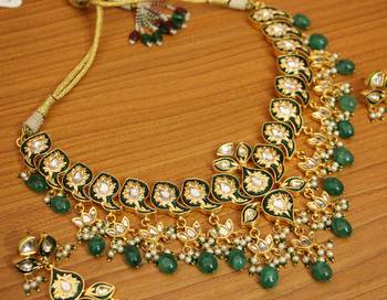 Green necklace-sets 2