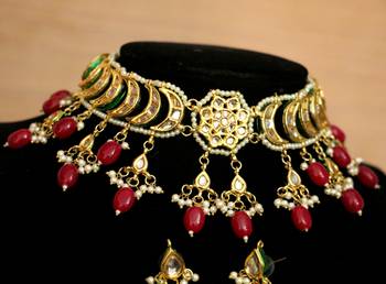 Red necklace-sets 2