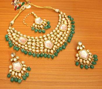 Green necklace-sets 1
