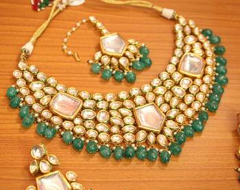 Green necklace-sets 2