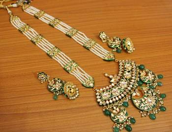 Green necklace-sets 1
