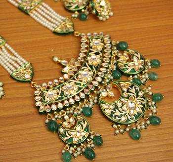 Green necklace-sets 2