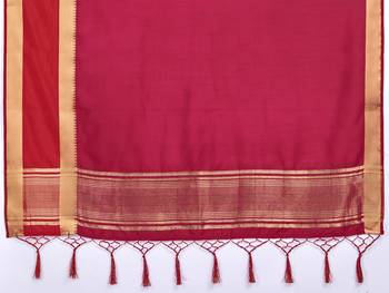 Red woven art silk saree with blouse 4