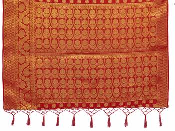 Red woven art silk saree with blouse 4