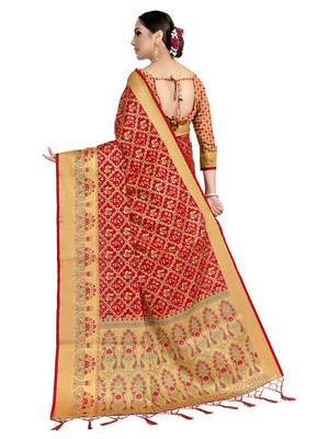 Red woven art silk saree with blouse 3