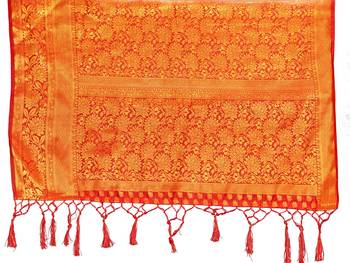 Pink woven art silk saree with blouse 4
