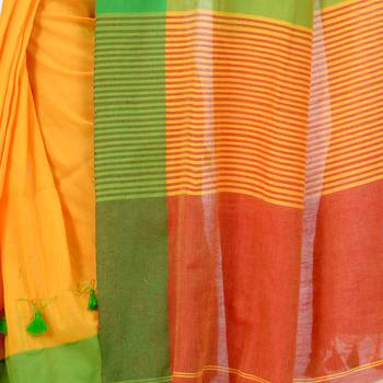 Green hand woven cotton saree with blouse 4