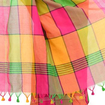 Green hand woven cotton saree with blouse 4