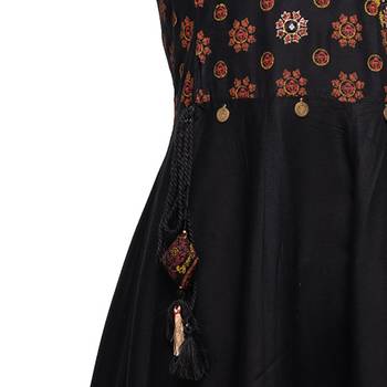 KAAJH Black Embellished Printed Rayon Anarkali Kurta 3