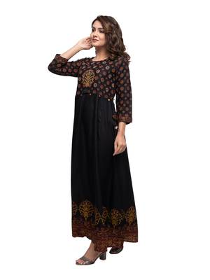 KAAJH Black Embellished Printed Rayon Anarkali Kurta 5