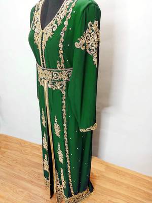 Bottle green Moroccan Kaftan with Sun-proof hijab 2
