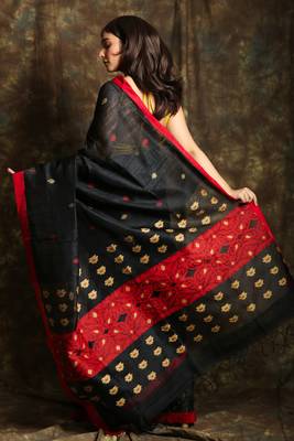 Black hand woven pure matka silk saree with blouse 3
