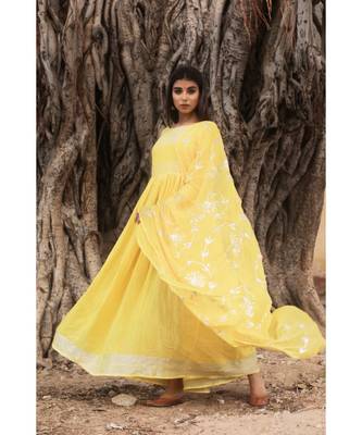 linen cotton gown with chiffon dupatta alongwith hand gota work on dupattas 3