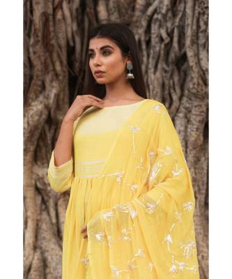 linen cotton gown with chiffon dupatta alongwith hand gota work on dupattas 4