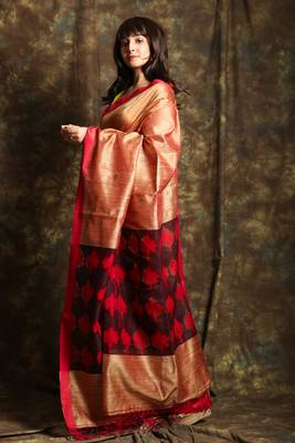 Beige woven matka silk saree with blouse 2