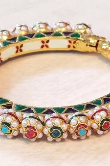 TRADITIONAL JADAU NAVRATTAN BANGLE