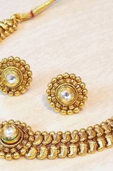 DELICATE ETHNIC KUNDAN NECKLACE SET