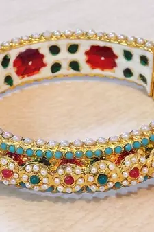 TRADITIONAL JADAU NAVRATTAN BANGLE