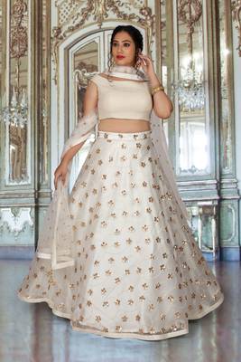 White Hand Work Chikankari Ethnic With Blouse 4