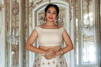 White Hand Work Chikankari Ethnic With Blouse 5