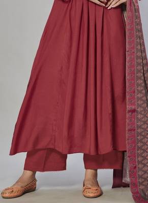 red embroidered muslin zari_work long-kurtis 3