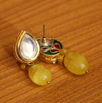 Yellow studs 2