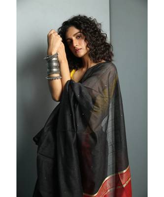 Black And Red Pallu Blended Silk Saree With Blouse 2