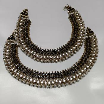 Gold Plated Handcrafted Black colour Anklets with Pearl & Kundan 1