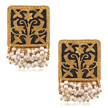 Black pearl earrings 1