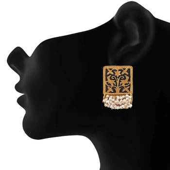 Black pearl earrings 2