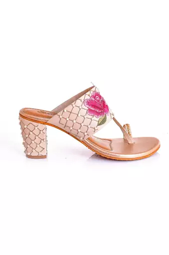 Fiona Cr  me Kolhapuri Heel Sandals
