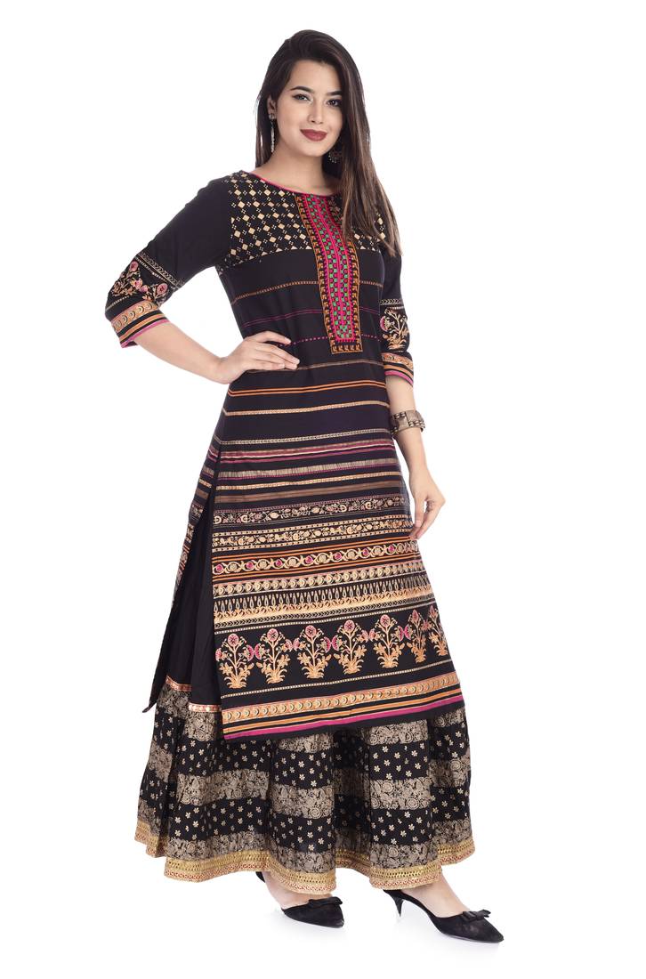 Black embroidered cotton kurtas-and-kurtis set with Skirt