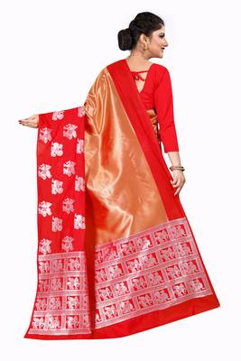 Gold woven silk blend saree with blouse 3
