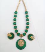 Green collar-necklace
