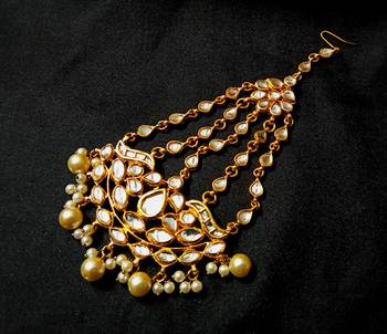 Gold kundan maang-tikka 1