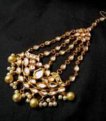 Gold kundan maang-tikka
