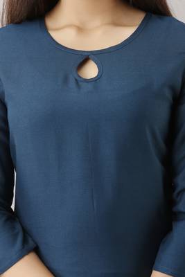 UseCart WOMEN SOLID STRAIGHT RAYON KURTA AND KURTI SEA BLUE 4