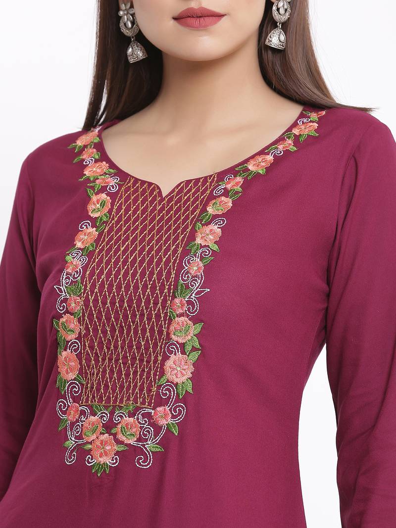 DAAVI Womens Rayon Embroidered Straight Kurta Pant Set (Wine)