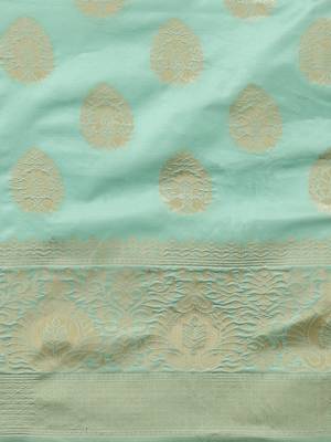 Shaily Women Green Silk Blend Woven Zari Saree 4