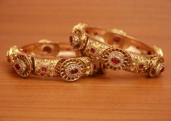Red bangles-and-bracelets 1