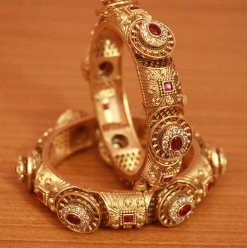 Red bangles-and-bracelets 3